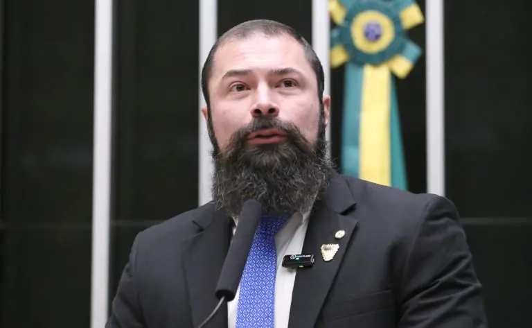 Comissão aprova porte de arma para vigilantes fora do horário de serviço